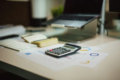 Trade business financial planning session with accounting advisor